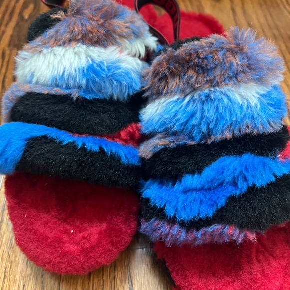 UGG slides - Picture 5 of 7